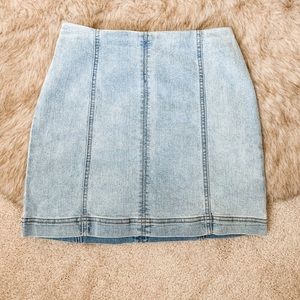 Wild Fable // Light Wash Mini Skirt